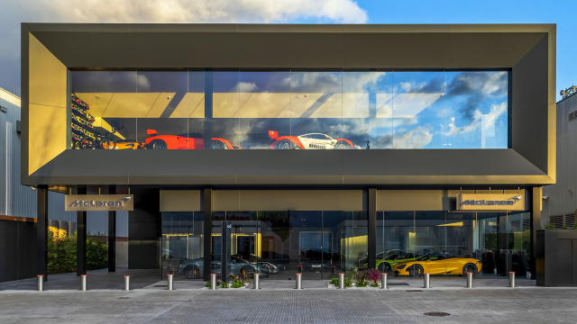 MCLAREN | CAR DEALERSHIP